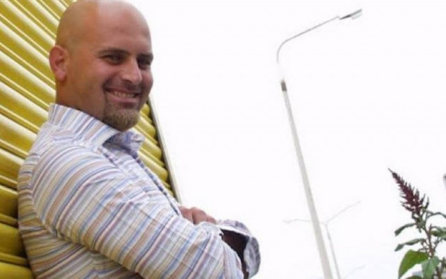 H πρώτη φωτογραφία του Γιώργου Τσάκα με το τρίτο του παιδί!