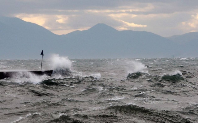 Στο έλεος των νοτιάδων η Λέσβος (vid)