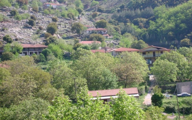 Κακοκαιρία- Πλάκα Αχαΐας: Εκκενώθηκαν σπίτια λόγω κατολίσθησης (pics)