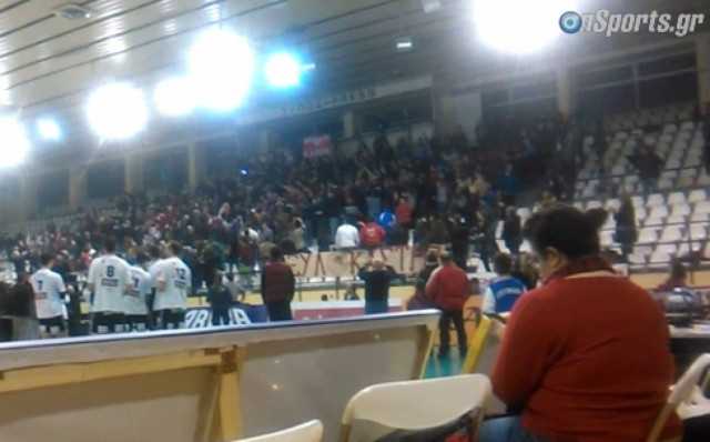 Onsports TV: Η απονομή του Λιγκ Καπ στον Ολυμπιακό (photos+videos)