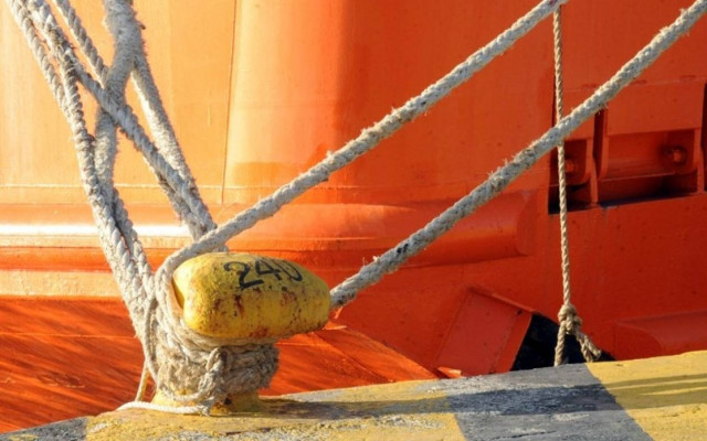 Κακοκαιρία: Δεμένα παραμένουν τα πλοία στα λιμάνια