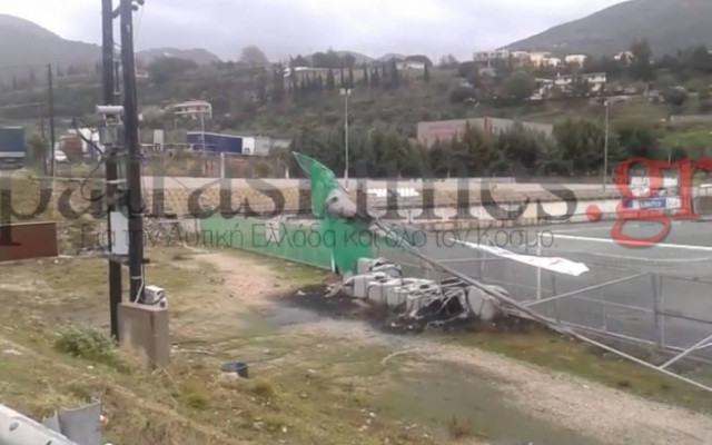 Κακοκαιρία- Πάτρα: Τμήμα γηπέδου «σηκώθηκε» από τους θυελλώδεις ανέμους (vid)
