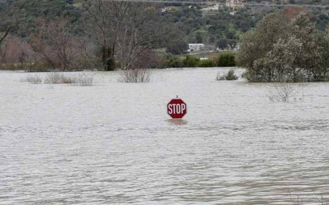 Σοβαρά προβλήματα στα Τρίκαλα λόγω των βροχοπτώσεων