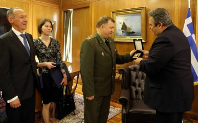 Τι συζήτησε ο Καμμένος με τους πρέσβεις ΗΠΑ και Ρωσίας