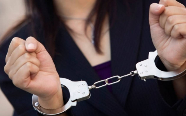 Χειροπέδες για χρέη 2,3 εκατ. ευρώ