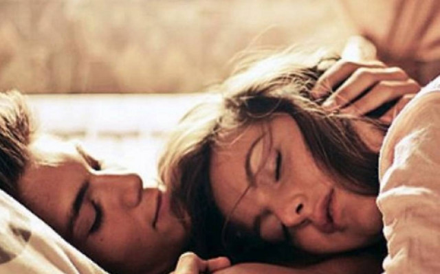 Θα τον προτιμήσεις; 13 (αναπάντεχα) σημάδια ότι κάνει κακό κρεβάτι!