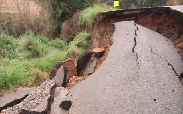 «Σεισμόπληκτα» μοιάζουν τα χωριά στα όρη Σουλίου