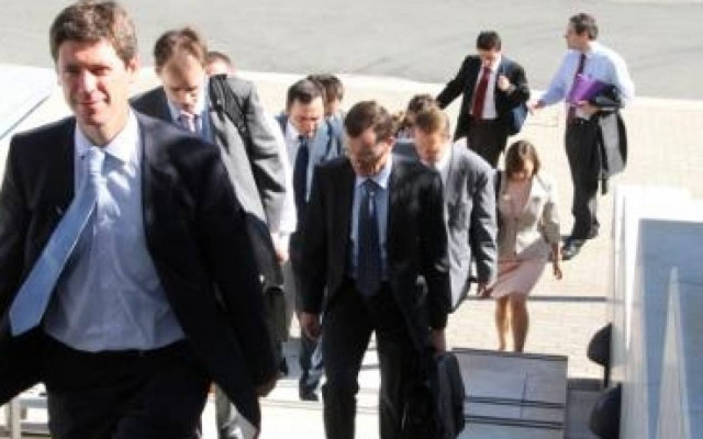 Προβληματίζεται η Τρόικα για την υλοποίηση του μνημονίου στην Κύπρο