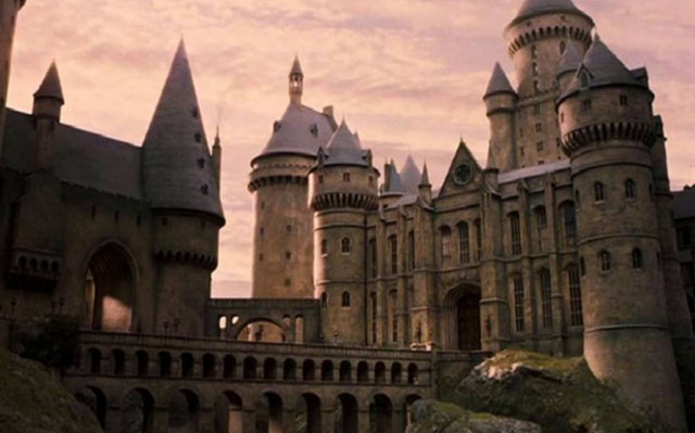 Η σχολή μαγείας από την ταινία Harry Potter μετακόμισε στην Κίνα! (video)