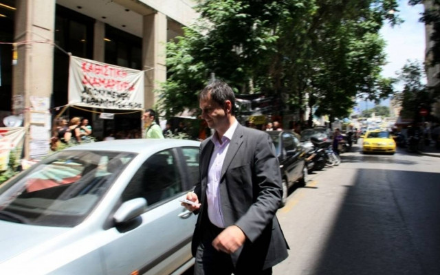 Τι απαντά ο Θεοχάρης στις καταγγελίες περί διευκόλυνσης των φοροφυγάδων
