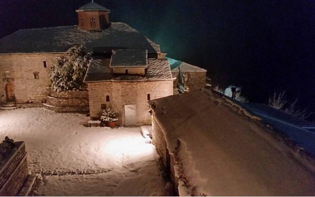 Τρίκαλα: Εικόνες σπάνιας ομορφιάς από τον Ιερό Ναό Παναγίας Σπηλιάς (photos)