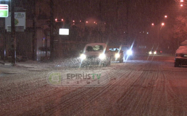 Έντονη χιονόπτωση στα Ιωάννινα (video)