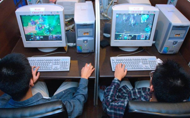 Εθισμένος στο διαδίκτυο έκοψε μόνος του το χέρι του