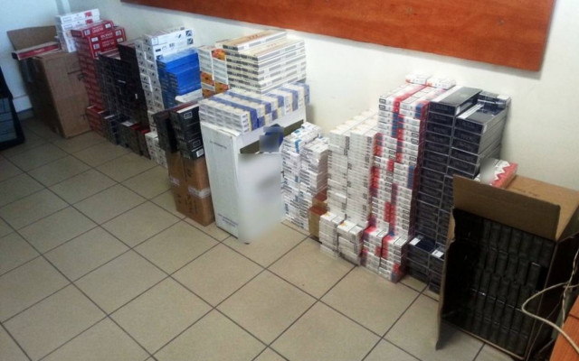 Σύλληψη γυναίκας για διακίνηση χιλιάδων πακέτων λαθραίων τσιγάρων