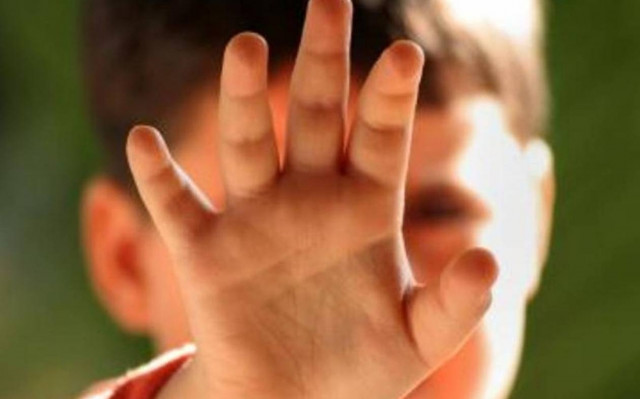 Σοκ! Για πρώτη φορά βίντεο με Έλληνα να ασελγεί σε παιδιά!