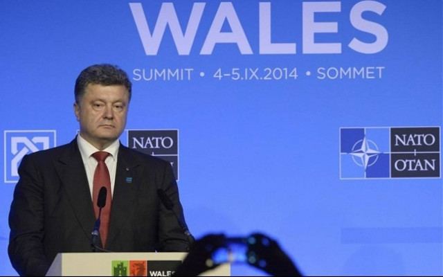 Όπλα και εξοπλισμό ζητεί από το ΝΑΤΟ ο Ποροσένκο