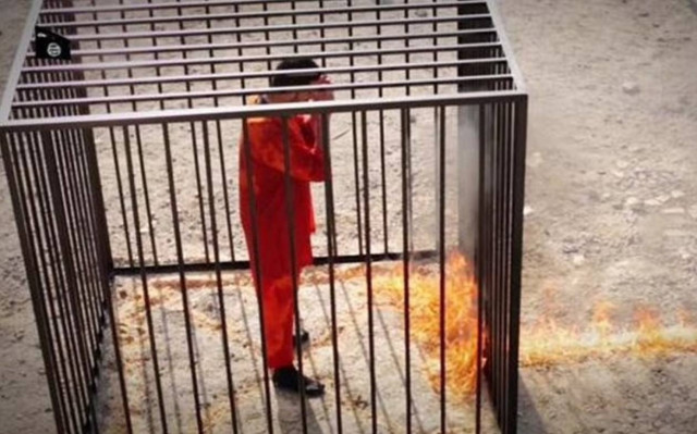 Με θάνατο κινδυνεύει ιερωμένος του ΙΚ που διαφώνησε με το κάψιμο του πιλότου