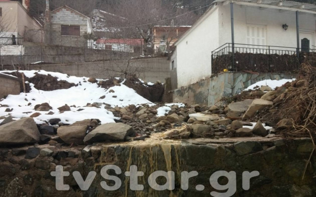 Καταστράφηκε από κατολίσθηση ο μισός οικισμός της Άμπλιανης (video)