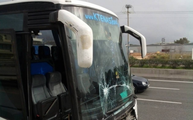 Τροχαίο με λεωφορείο και περιπολικό στην ΕΟ Αθηνών-Λαμίας(photos+video)