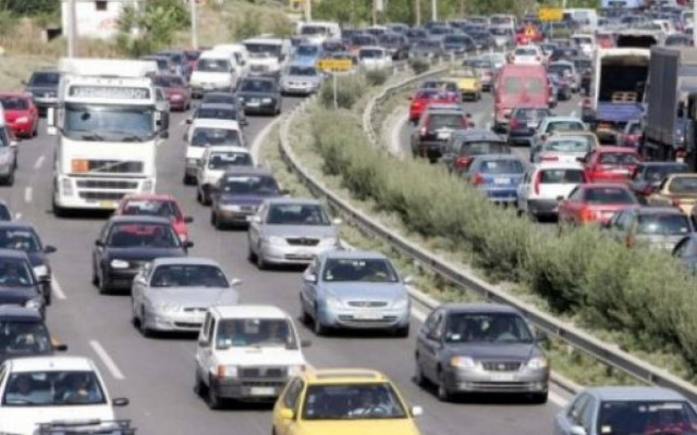 Μποτιλιάρισμα στην Περιφερειακή οδό Θεσσαλονίκης μετά από τροχαία ατυχήματα