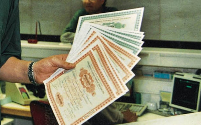 Reuters: Σταθεροποιήθηκαν τα ελληνικά ομόλογα