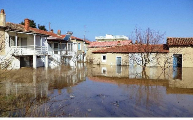 Σε επιφυλακή ο Έβρος: Υποχωρεί η στάθμη των νερών