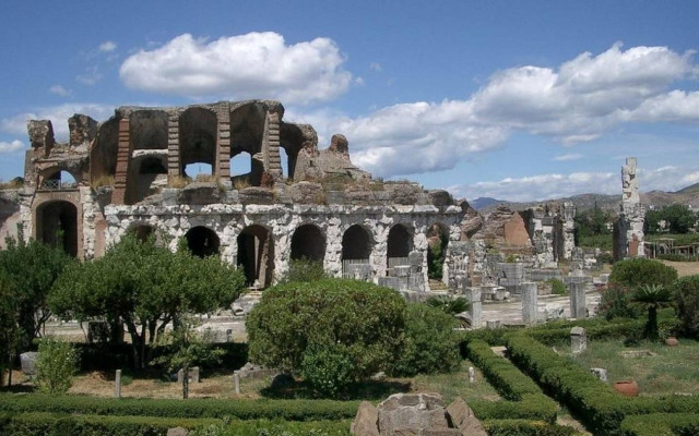 Νέα πτώση τοίχου λόγω βροχής στην Πομπηία