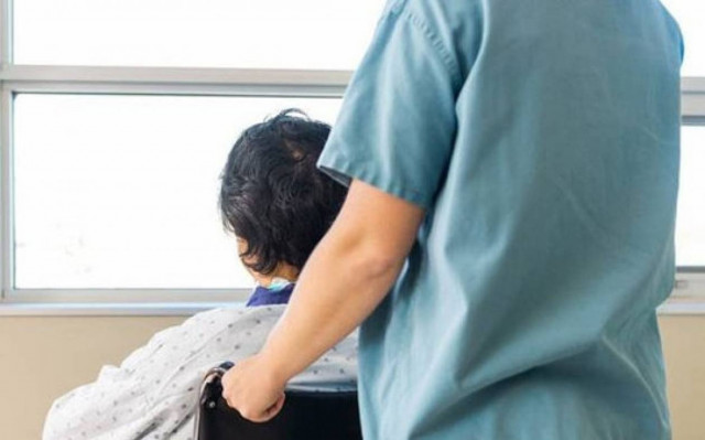 Συλλήψεις 5 αλλοδαπών γυναικών που εργάζονταν ως αποκλειστικές νοσοκόμες