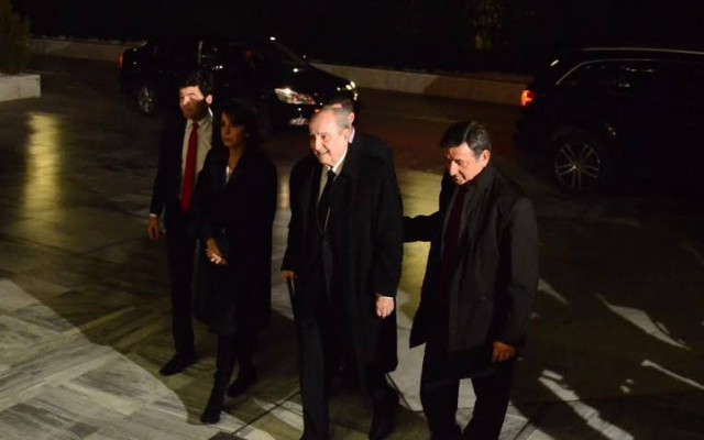 Πρόσωπο – έκπληξη στη Βουλή για τις προγραμματικές του Τσίπρα! (photos)