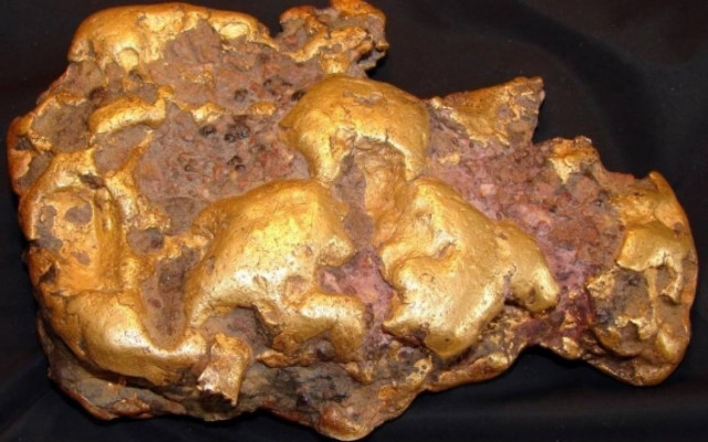 Κίνα: «Σκόνταψε» σε κομμάτι χρυσού αξίας 250.000 δολαρίων