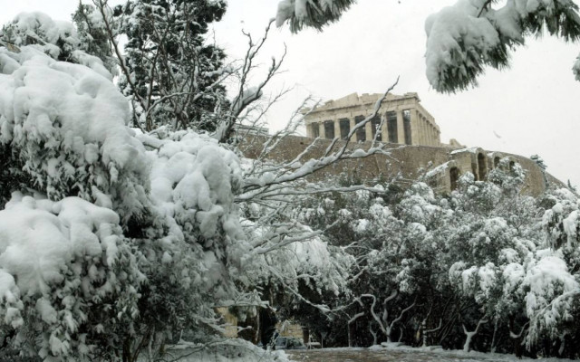 Σφοδρή κακοκαιρία πλήττει τη χώρα – Πού θα χιονίσει στην Αττική