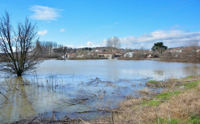Έβρος: «Βούλιαξε» η σιδηροδρομική γραμμή