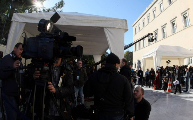 Μεγάλο δημοσιογραφικό ενδιαφέρον για τις ομιλίες Τσίπρα - Βαρουφάκη