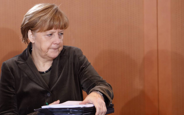 Mέρκελ σε Τσίπρα: Φέρτε μου τις προτάσεις σας, αλλά εντός προγράμματος