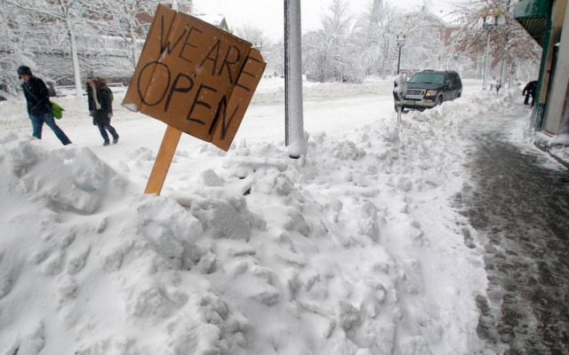 Πραγματική μάχη με το χιόνι στη Μασαχουσέτη