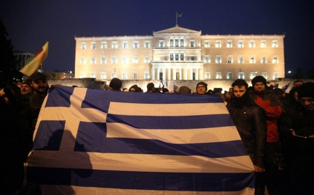 Χιλιάδες κόσμος στο Σύνταγμα (Photos)