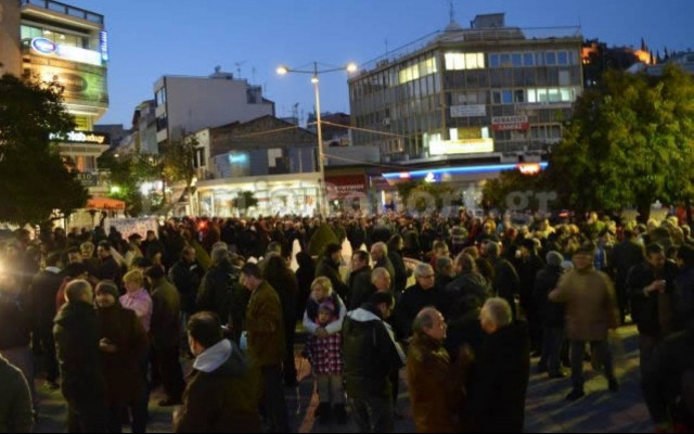 Μήνυμα συμπαράστασης στην κυβέρνηση και από τη Λαμία (photos)