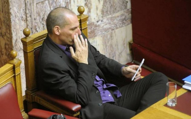 Αρθρογράφος της WSJ θέλησε να την... πει στον Βαρουφάκη και το μετάνιωσε!