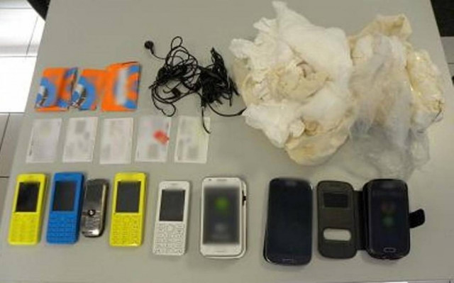 Επιχείρησαν να πετάξουν κινητά τηλέφωνα σε προαύλιο φυλακής