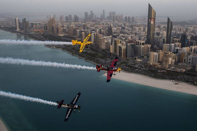 Red Bull Air Race: Η πρώτη πτήση του 2015 (Photos Video)