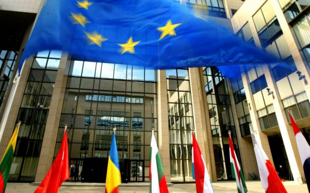 Τουλάχιστον δύο ώρες θα καθυστερήσει η έναρξη της Συνόδου Κορυφής