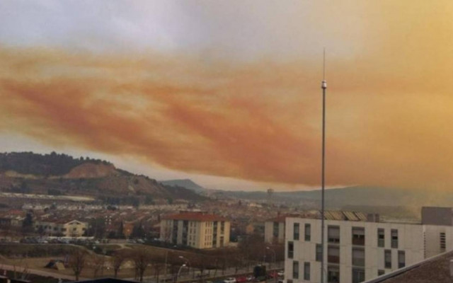 Συναγερμός στη Βαρκελώνη από τοξικό νέφος – Τρεις τραυματίες (video)