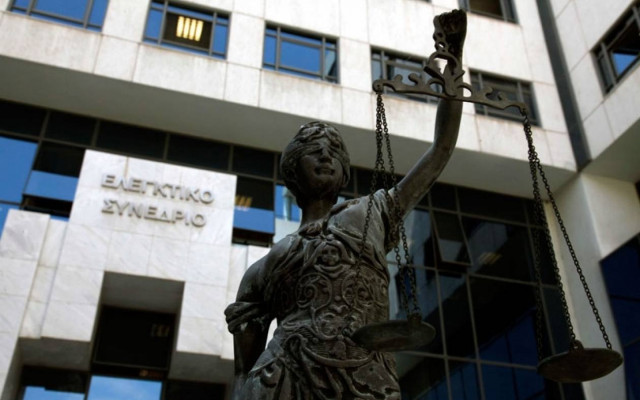 Τι ισχύει στις συντάξεις των άγαμων θυγατέρων ενστόλων