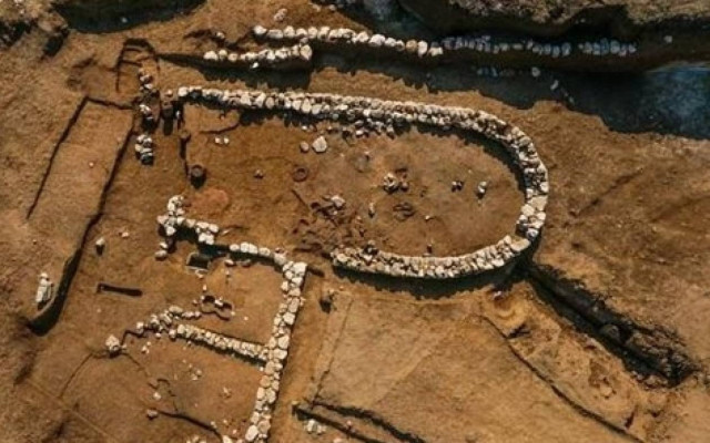 Στο θεματικό πάρκο Λειβήθρων αψιδωτό κτήριο μυκηναϊκού οικισμού