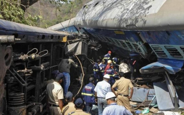Τραγωδία στο Μεξικό: Τουλάχιστον 16 νεκροί από σύγκρουση τρένου με λεωφορείο