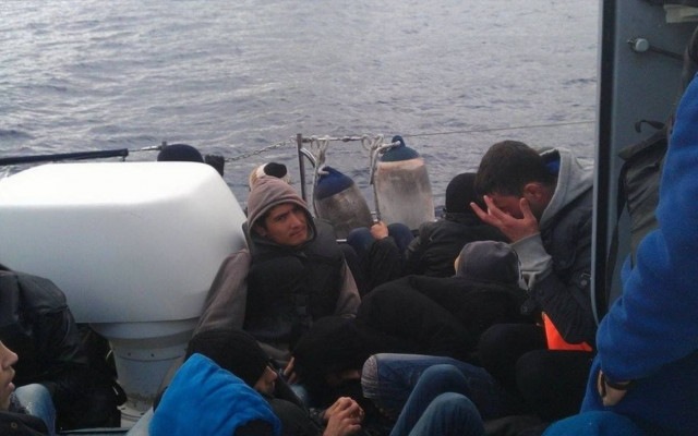 Σύλληψη 16 παράνομων μεταναστών στις Οινούσσες