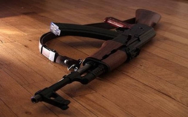 Προσπάθησαν να περάσουν καλάσνικοφ από το τελωνείο αεροδρομίου