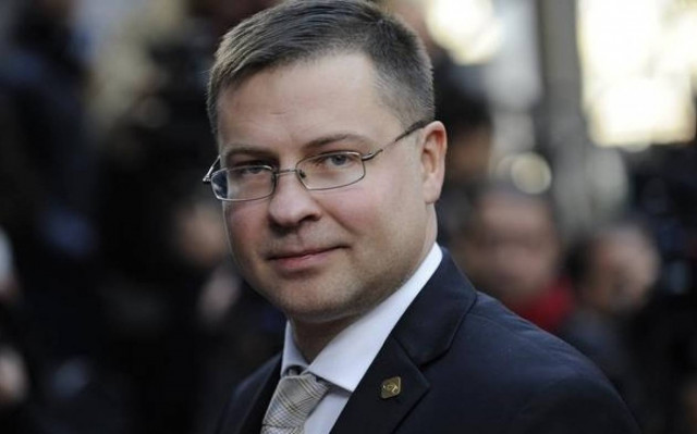 Αντιπρόεδρος Κομισιόν: Ρεαλιστική λύση η επέκταση του υπάρχοντος προγράμματος