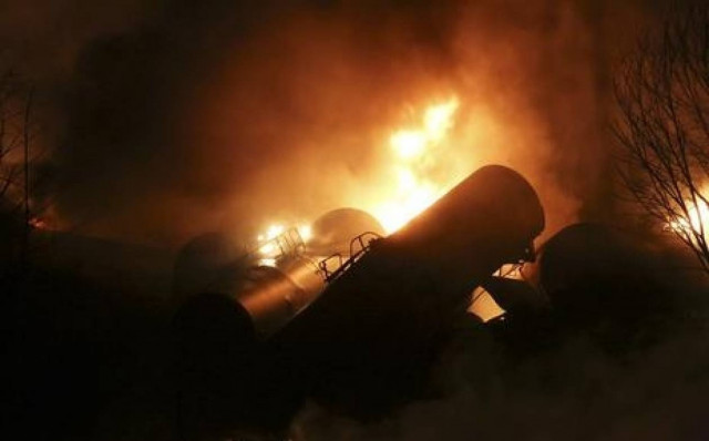 ΗΠΑ: Έκρηξη σε αμαξοστοιχία που μετέφερε πετρέλαιο (video)