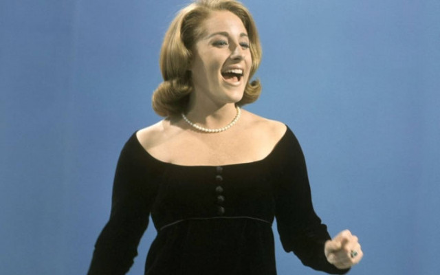 Απεβίωσε σε ηλικία 68 ετών η τραγουδίστρια Λέσλι Γκορ (video)